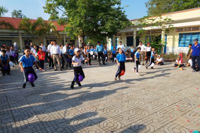 HỌC SINH TOÀN TRƯỜNG THAM GIA GIAO LƯU TRÒ CHƠI DÂN GIAN HƯỞNG ỨNG CUỘC VẬN ĐỘNG “TOÀN DÂN RÈN LUYỆN THÂN THỂ THEO GƯƠNG BÁC HỒ VĨ ĐẠI”